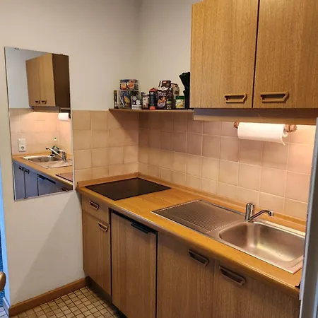 Mit Kuechenzeile In Einer Abgelegenen Ehemaligen Hotelanlage فوهنشتراوس